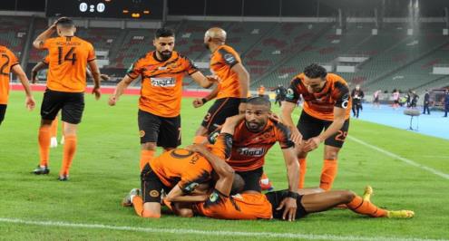  نهاية مثيرة للكونفدرالية.. طرد واعتراض على الحكم واشتباكات بين لاعبي بيراميدز ونهضة بركان